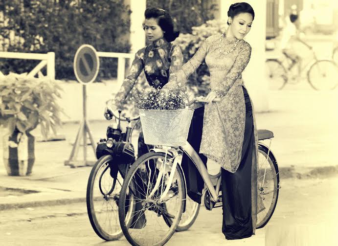 DVĐA[-]Đinh[-]Y[-]Nhung[-]xuất[-]hiện[-]thùy[-]mị[-]trong[-]bộ[-]ảnh[-]Thiếu[-]nữ[-]Sài[-]Gòn[-]xưa